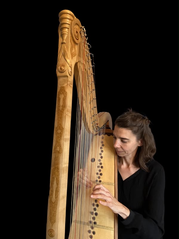 Portrait de Célia Perrard, Arpa